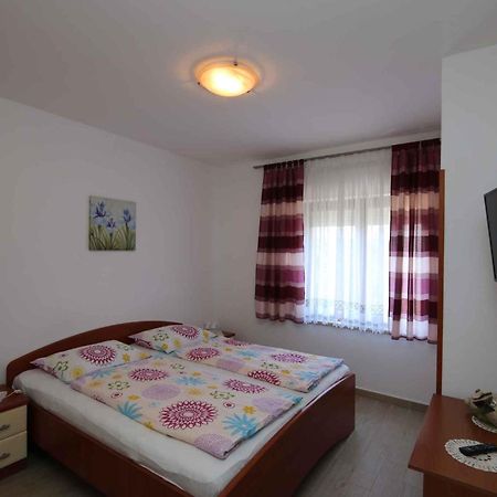 Apartment In Silo/Insel Krk 13439 Eksteriør bilde