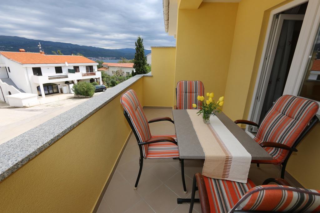 Apartment In Silo/Insel Krk 13439 Eksteriør bilde