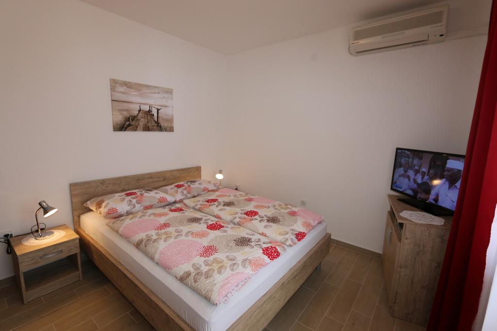 Apartment In Silo/Insel Krk 13439 Eksteriør bilde